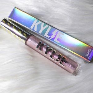 WEATHER COLLECTION LIPSTICKS AND LIP GLOSS BUNDLE